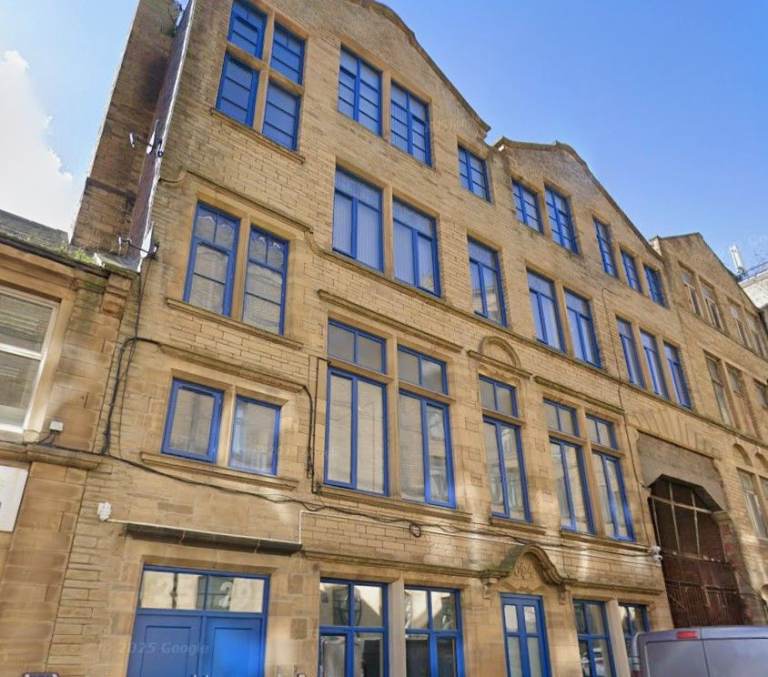 Furnished 2 bed flat in great BD1 city-centre location. 
