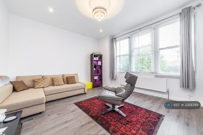 2 bedroom flat in East Sheen, London, SW14 (2 bed) (#2288299)