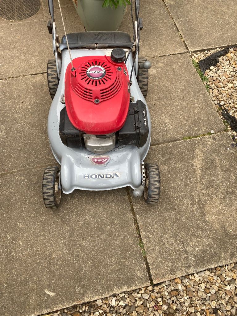 Honda Izy Self-Propelled Petrol Lawnmower 