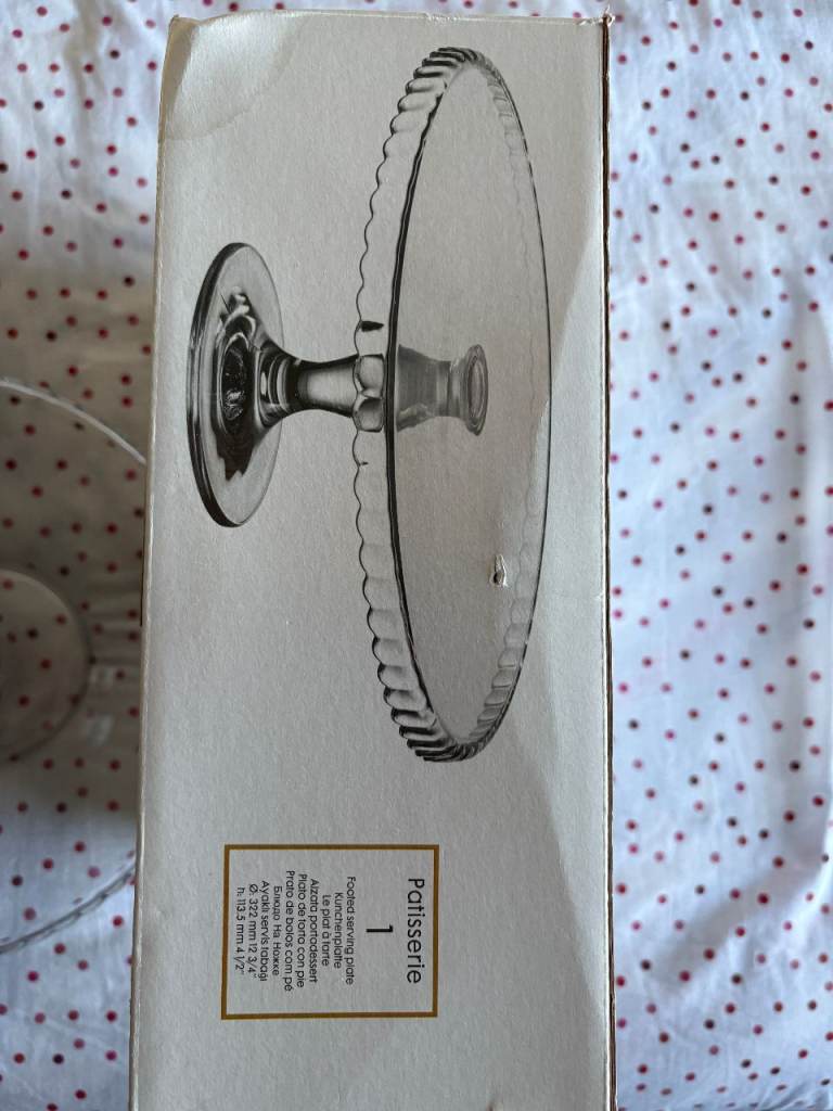 Beautiful New Glass Cake Stand, Bargain price, Pick Up SL2 Slough cash only