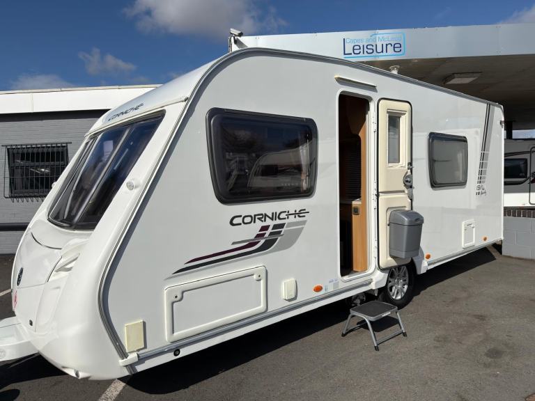 2011 SWIFT CORNICHE 19-4, LARGE DINETTE/FIXED BED OPTION