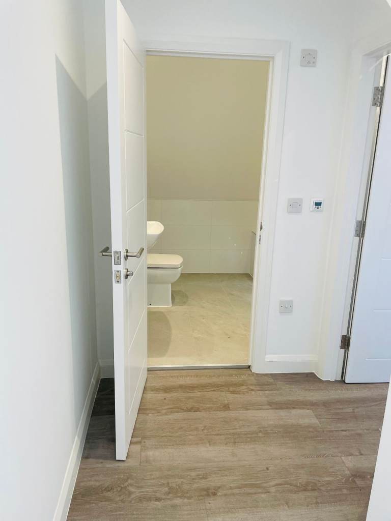 BOREHAMWOOD, Shenley Road, Town Centre, 2 bed flat to let