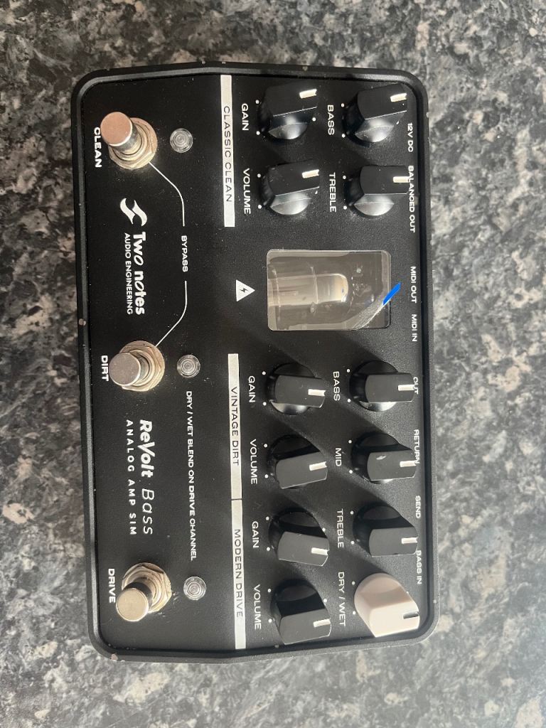 Two Notes Revolt Bass – Analog Tube Preamp / DI