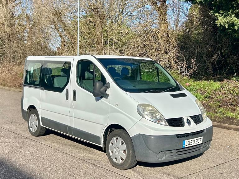 2009 Renault Trafic 2.7T 2.0 SL27dCi 115 Quickshift6 Auto 8 Seater Minibus  MPV Diesel Automatic