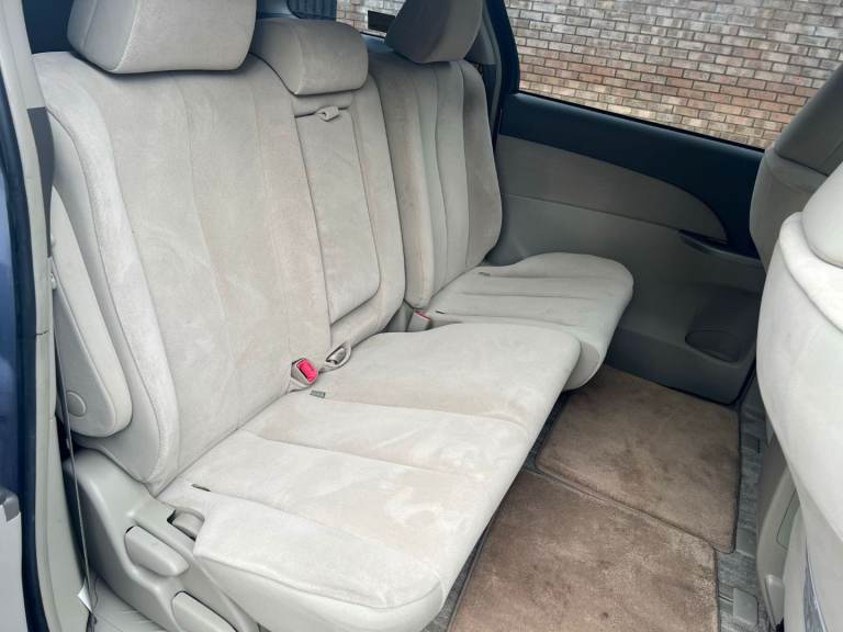 Toyota Estima 8 Seaters Hybrid Auto