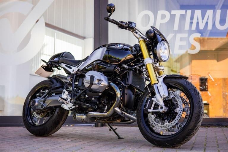 BMW R nineT LOADED SPEC ! AKRO ! STUNNING