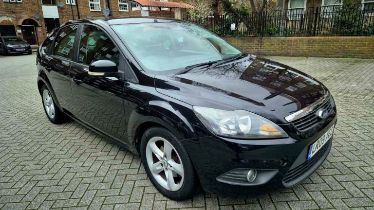 Ford focus 1.6 petrol manual zetec 100 bhp 2009 mot and tax drives excellent 
