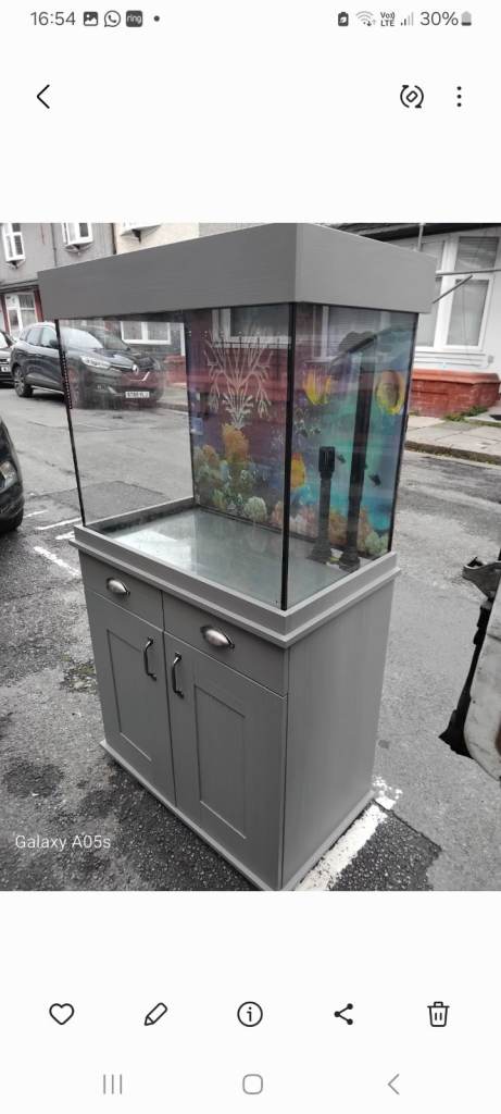Fish tank 