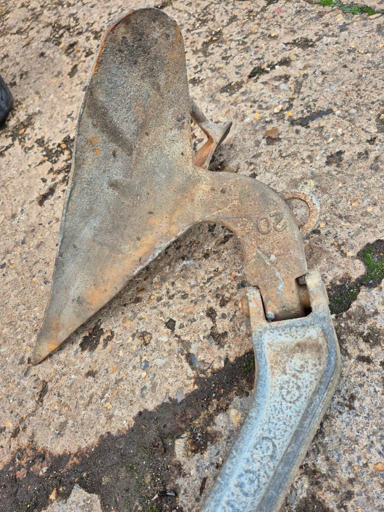 Forged anchor with 270ft of chain