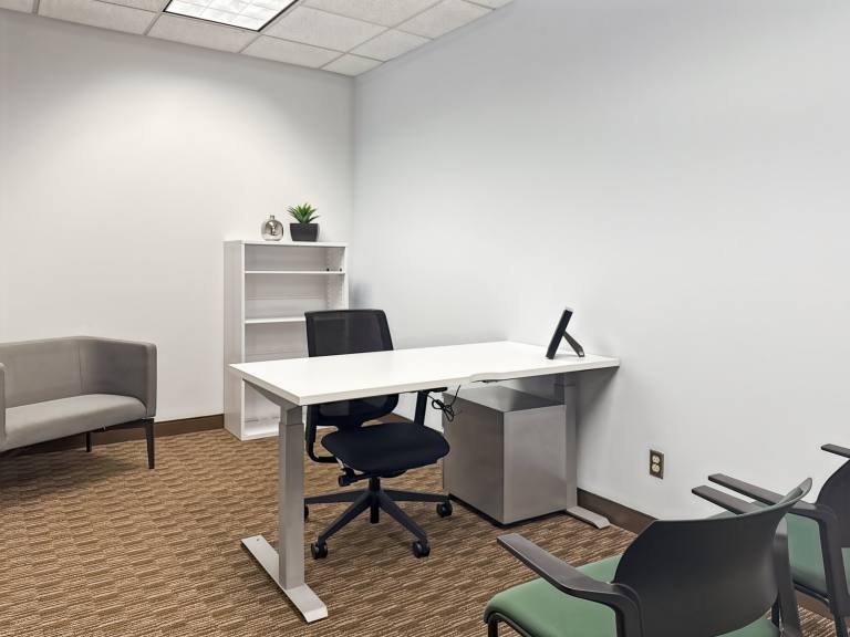 Bromsgrove - B60 3ET \ Office Space for Rent - 1 Desk Available