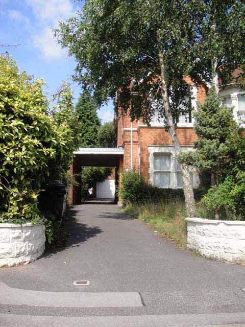 Large Ensuite double room to let in Charminster area.