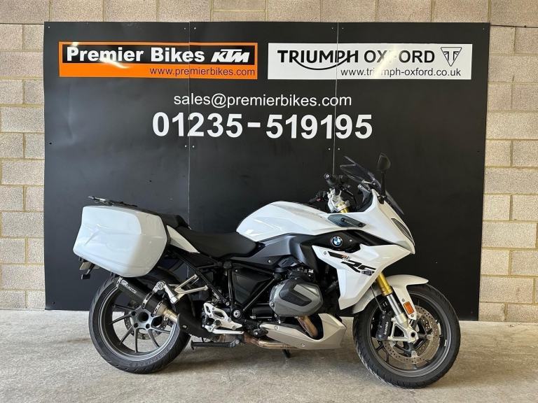 Stunning 2023/23 BMW R1250 RS SE in White with GR MOTO Exhaust and Panniers