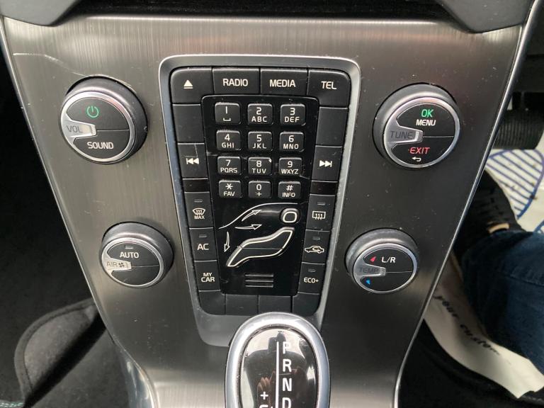 2015 Volvo V40 D2 [120] Cross Country Lux 5dr Geartronic HATCHBACK DIESEL Automatic