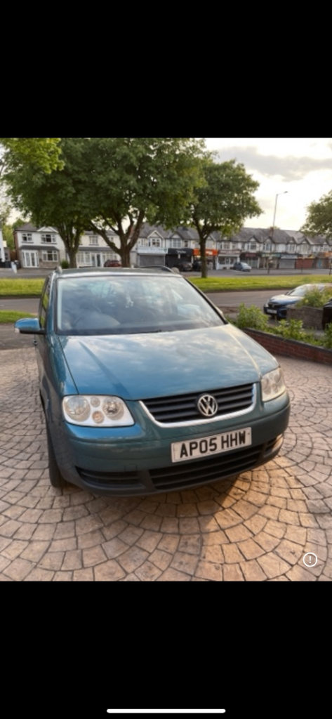Volkswagen Touran (Green)