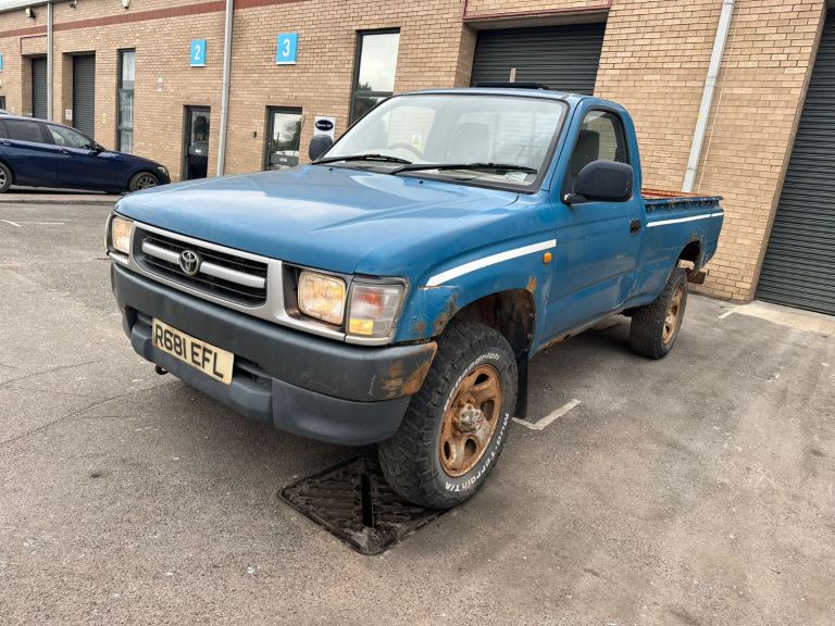 Toyota Hilux/ We buy yours 