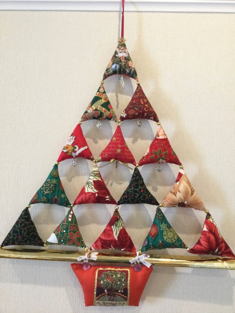 Christmas Tree wall hanging decoration, handmade, padded material. Exc condition 