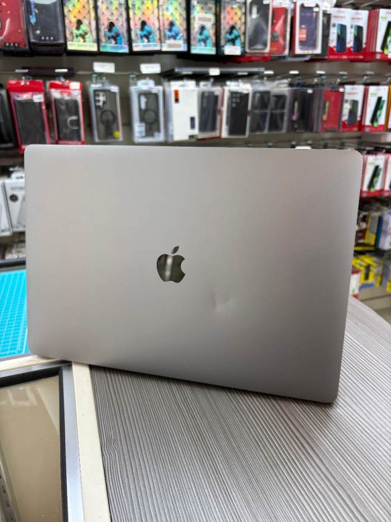 Apple MacBook Pro 256GB Excellent Condition