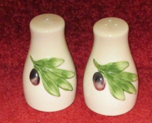 SET - CHINA SALT & PEPPER SHAKERS, WHITE PRETTY DESIGN 3.5" HIGH - AS NEW