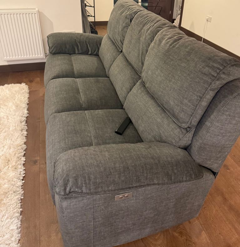 Was £1,199 now only £400 - Oakland furniture 3 seater recliner sofa with usb charging ports  