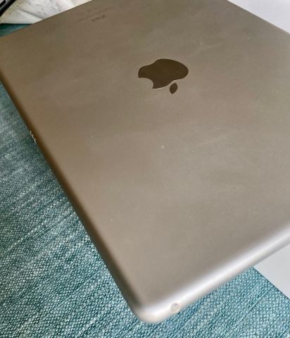 Apple iPad 7th Gen A2197 128GB Wi-Fi Silver + Pencil, £195.00 for Sale