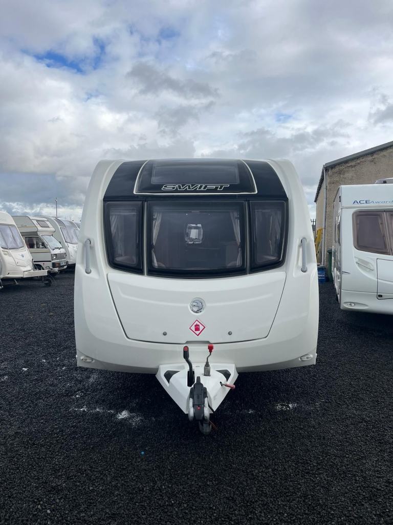 Swift Challenger sport 586 2015 6 berth fixed bunk beds 