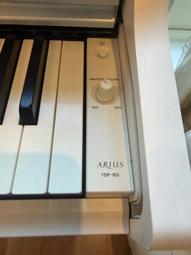 ARIUS YDP-163 Digital Piano with Stool – As Good As New