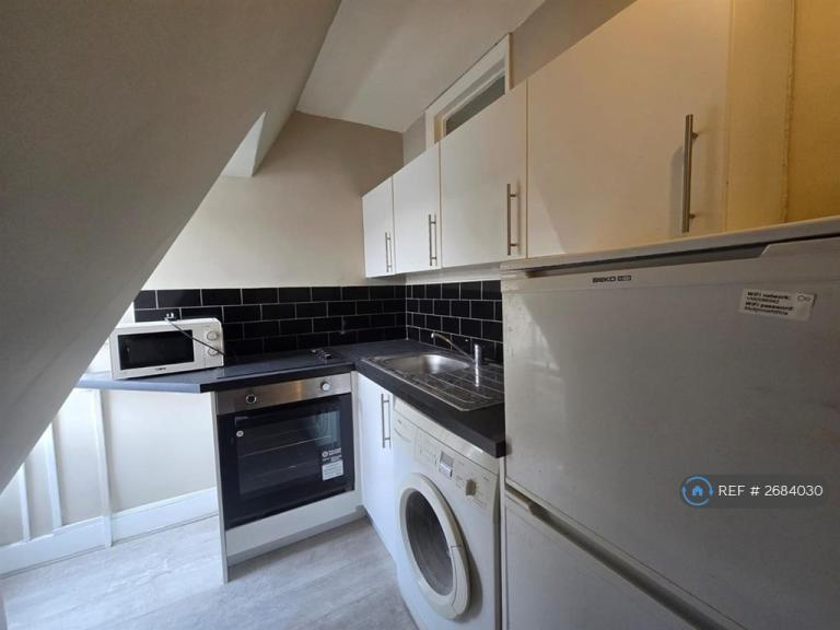1 bedroom flat in Beulah Road, Thornton Heath, CR7 (1 bed) (#2684030)
