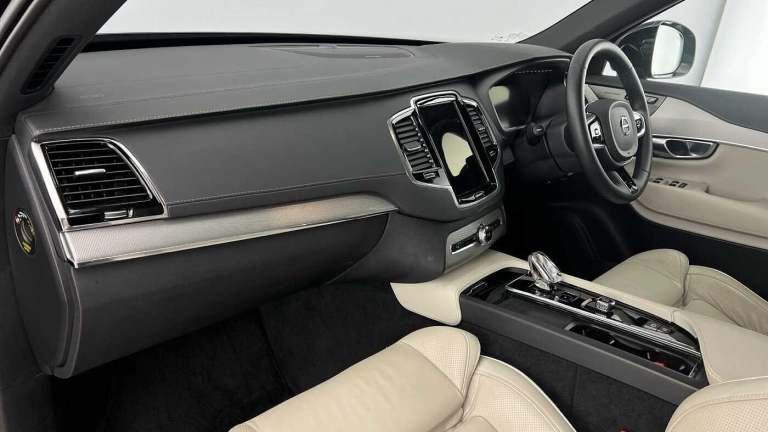 2022 Volvo XC90 Plus, B5 AWD mild hybrid, Diesel, Dark, 7 Seats ESTATE Diesel/Electric Hybrid Aut...