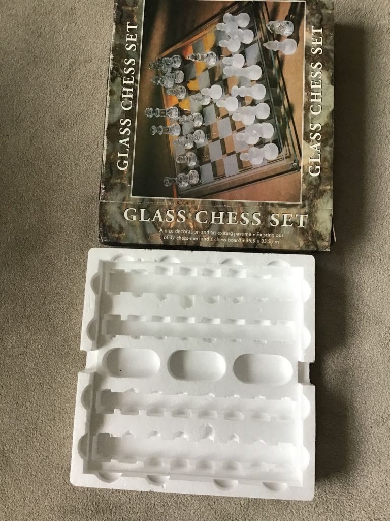 Chess set glass