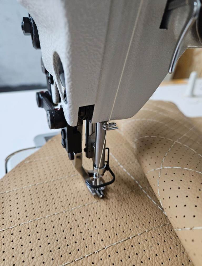 Juki DU-1181N Walking Foot Heavy Duty Industrial Sewing Machine with table.