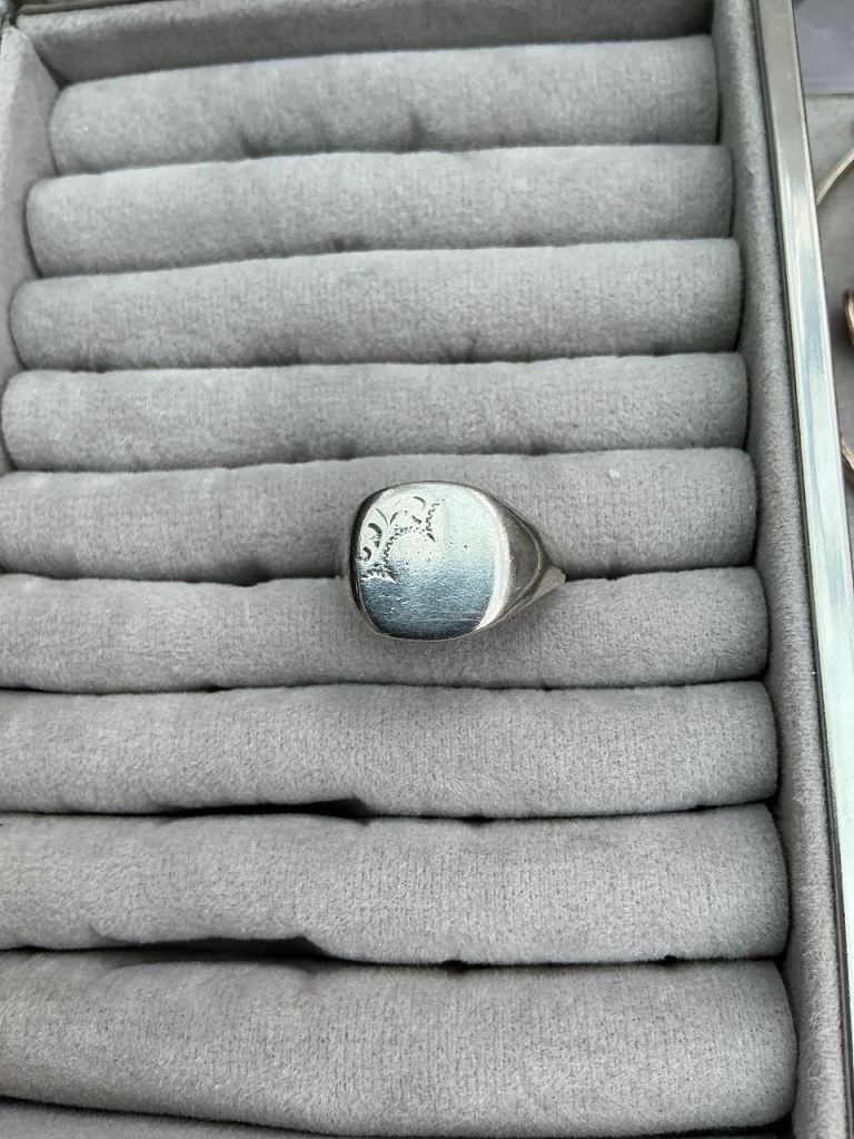 Sterling silver man’s signet ring 