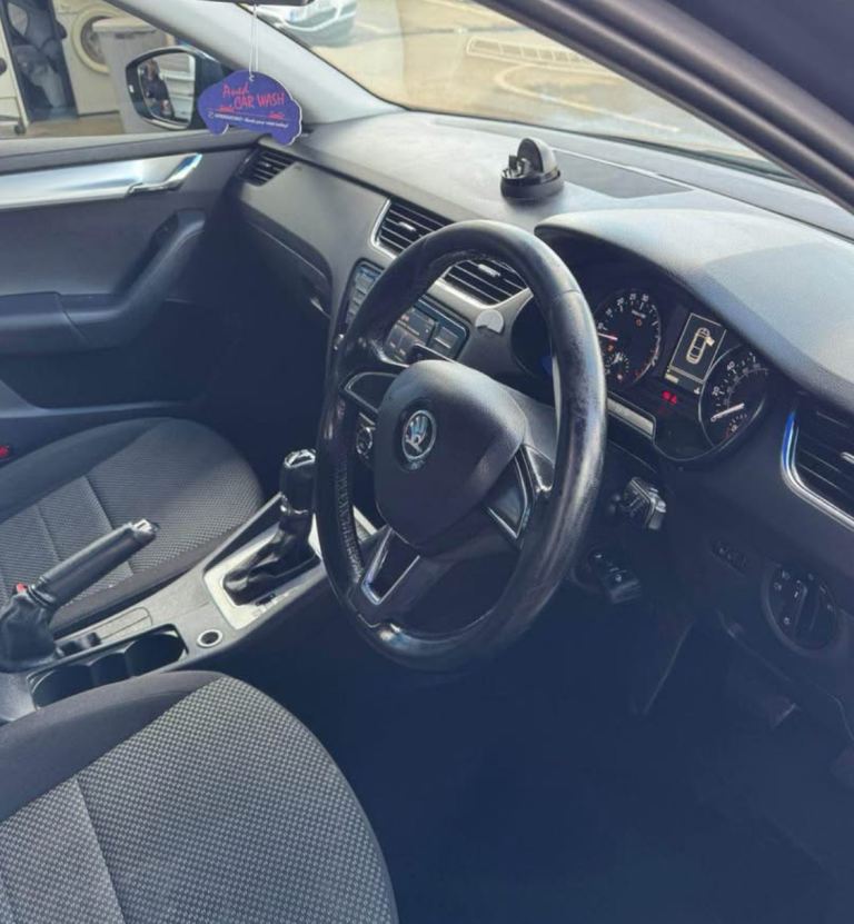 Skoda, OCTAVIA, Hatchback, 2016, Semi-Auto, 1598 (cc), 5 doors
