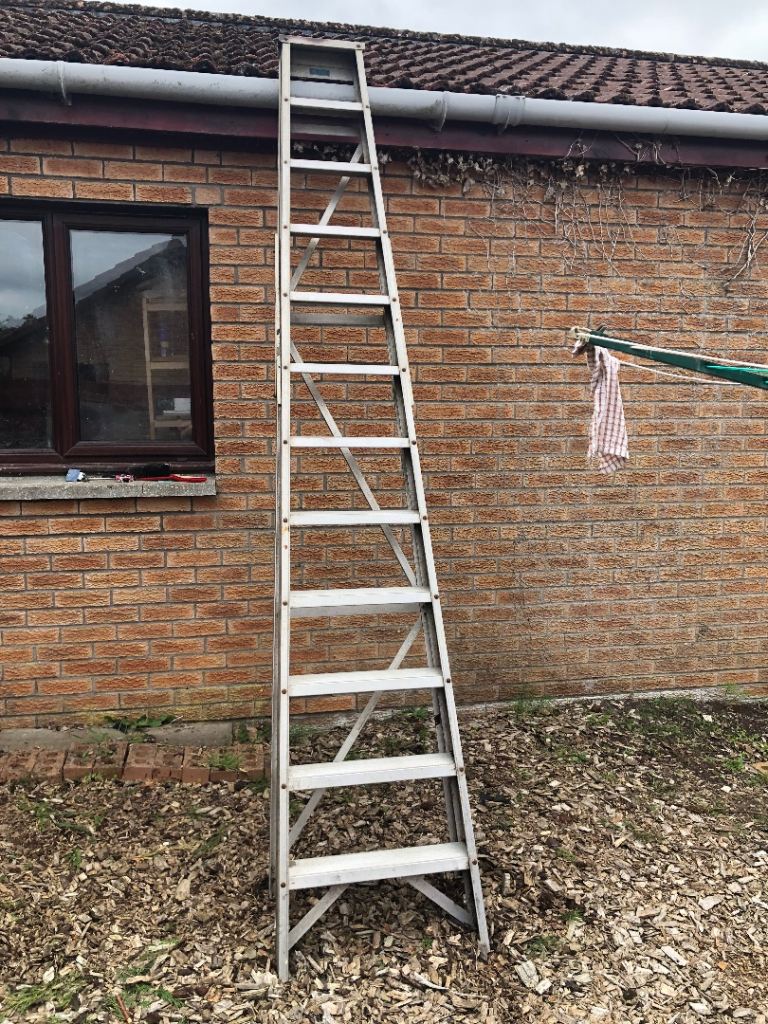 Good Condition Aluminium Step Ladder - 12 Rungs