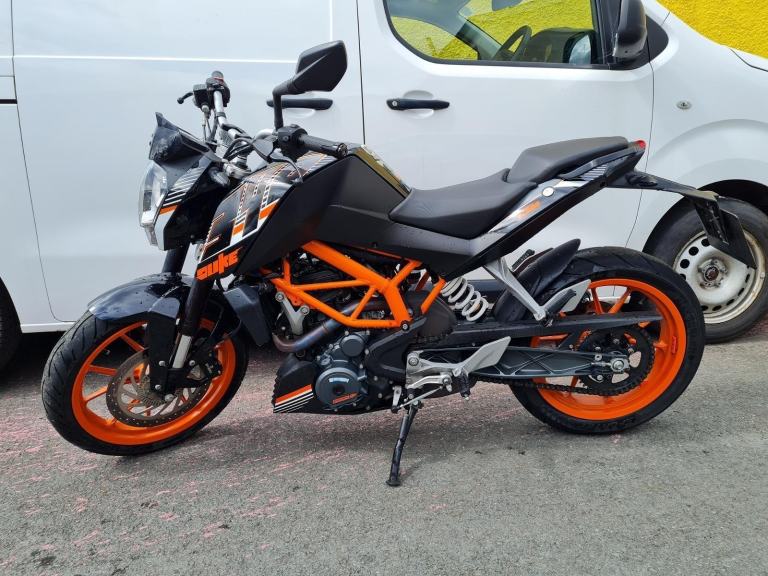 November 2016 KTM Duke 390 Only Six Thousand Miles From New, DUKE, 2016, 373 (cc)