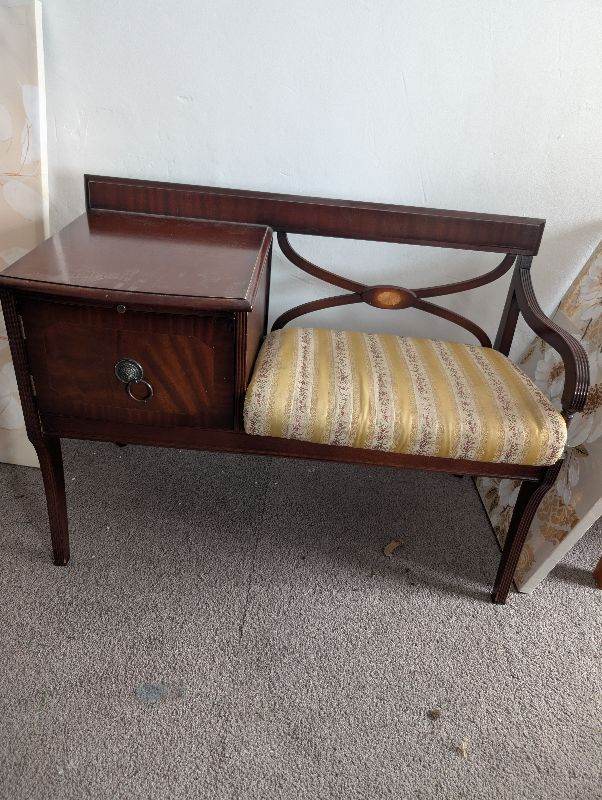 Chippy Telephone seat / table in good condition 