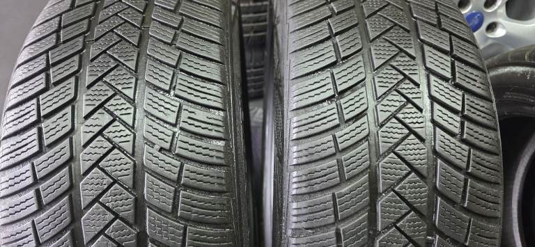 215 50 18  2 x tyres Vredestein Winter Pro Cinturato Desing