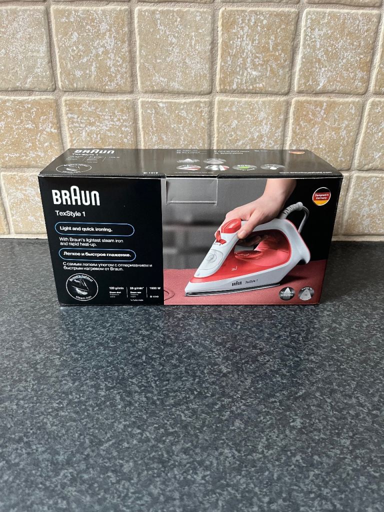 Braun TexStyle 1 Steam Iron Non-Stick Coating 1900W 220ml Water Tank - Red/White
