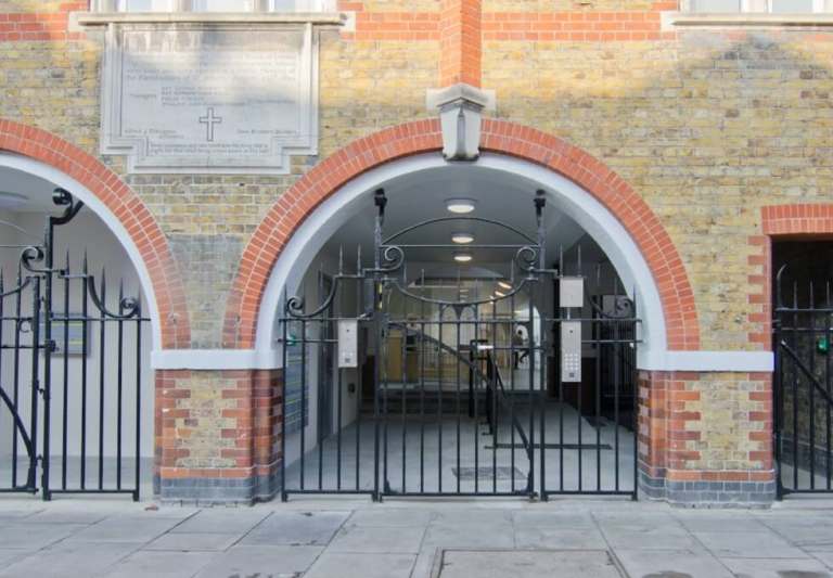 Furnished offices to rent in *Fulham*. Office Spaces for 6 to 13 desks SW6