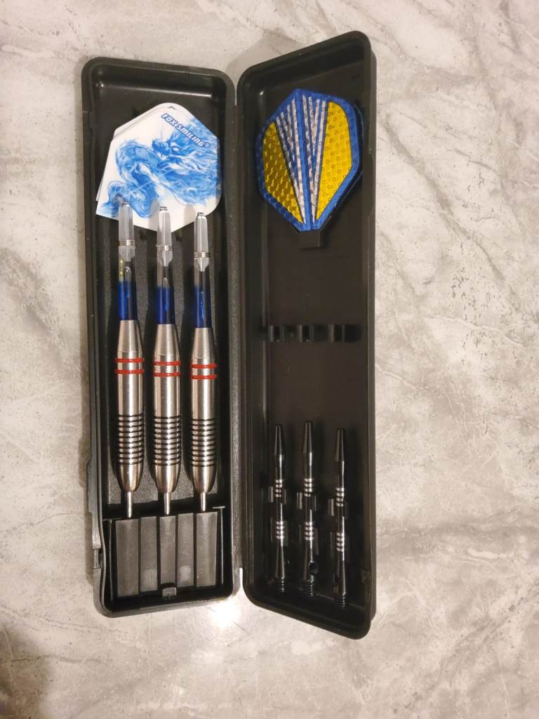 Professional '24 grams'  Darts Set . with pouch and extra's 
