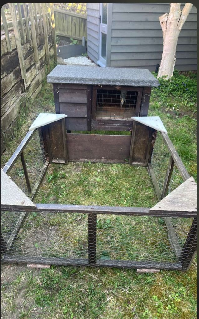 Rabbit/ Guinea pig hutch with separate run