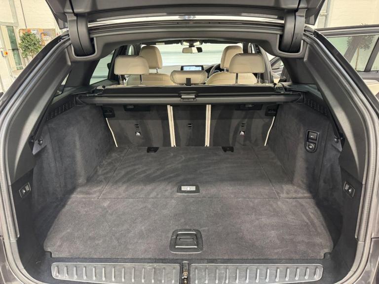  BMW 5 Series 3.0 530d M Sport Touring 5dr Diesel Auto xDrive Euro 6 (s/s) (265 ps) Diesel Automatic