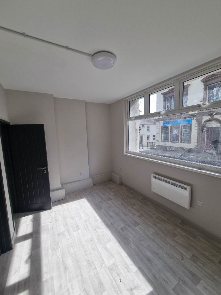 Private Professional Studio/Office – 2 Mins from Newport Station