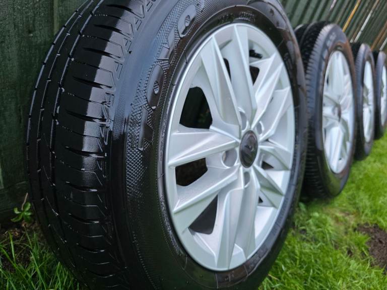 15" OEM VW CADDY ALLOY WHEELS in very good condition including tyres 