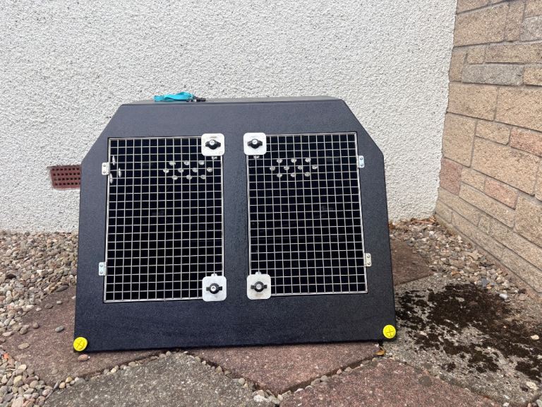 DT dog transportation box