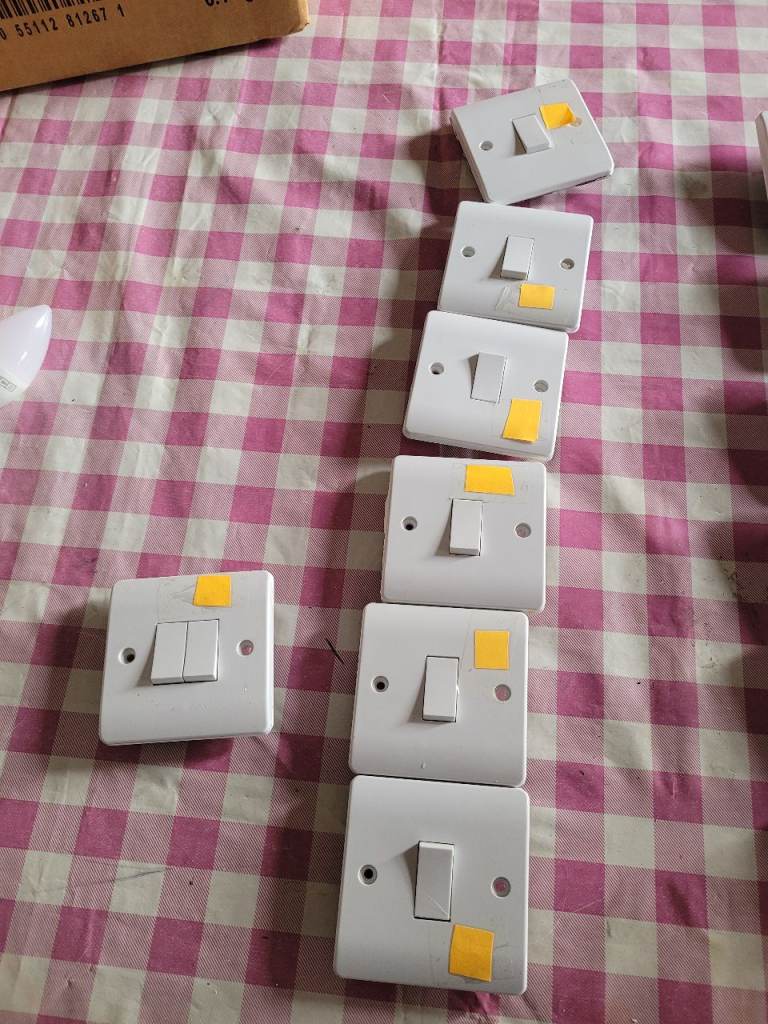 6 x white single light switches and 1x double 