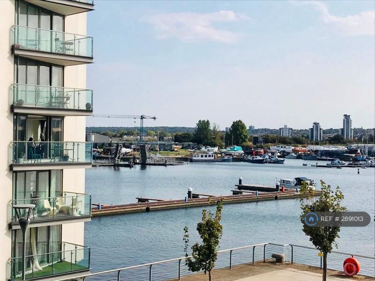 2 bedroom flat in Basin Approach, London, E16 (2 bed) (#2891013)