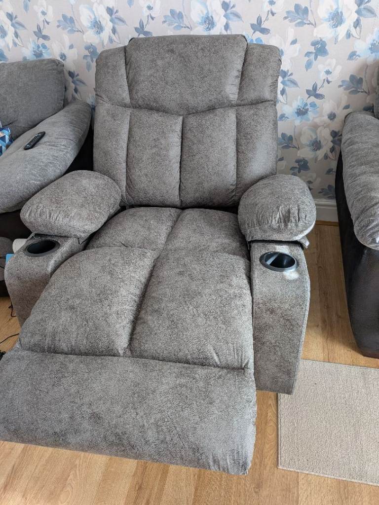 Swivel comfy armchair 
