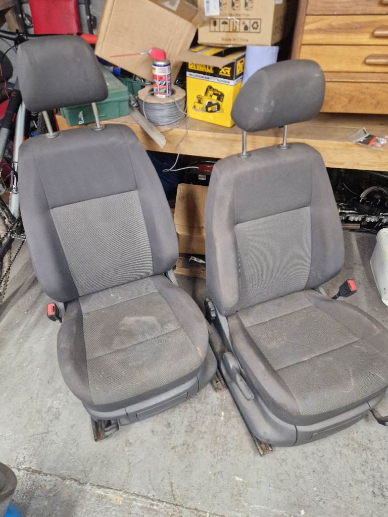 2x VW Caddy front seats