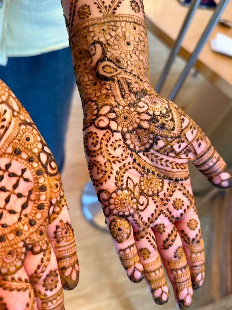 Henna Mendhi Mehndi Artist London Berks Bucks Herts Surrey Middx