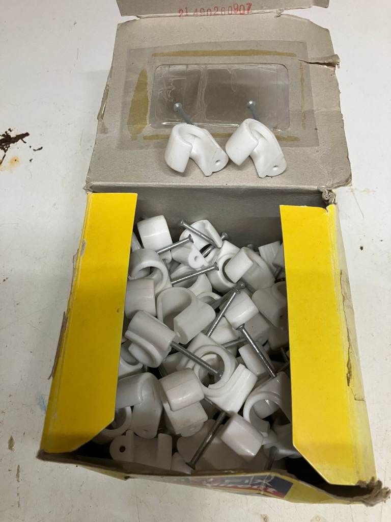 16mm Pipe masonry nail clips (Box of 73)